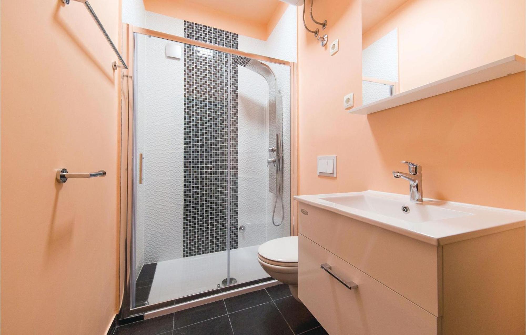 Amazing Apartment In Kastel Stafilic With Jacuzzi Kastela Bagian luar foto