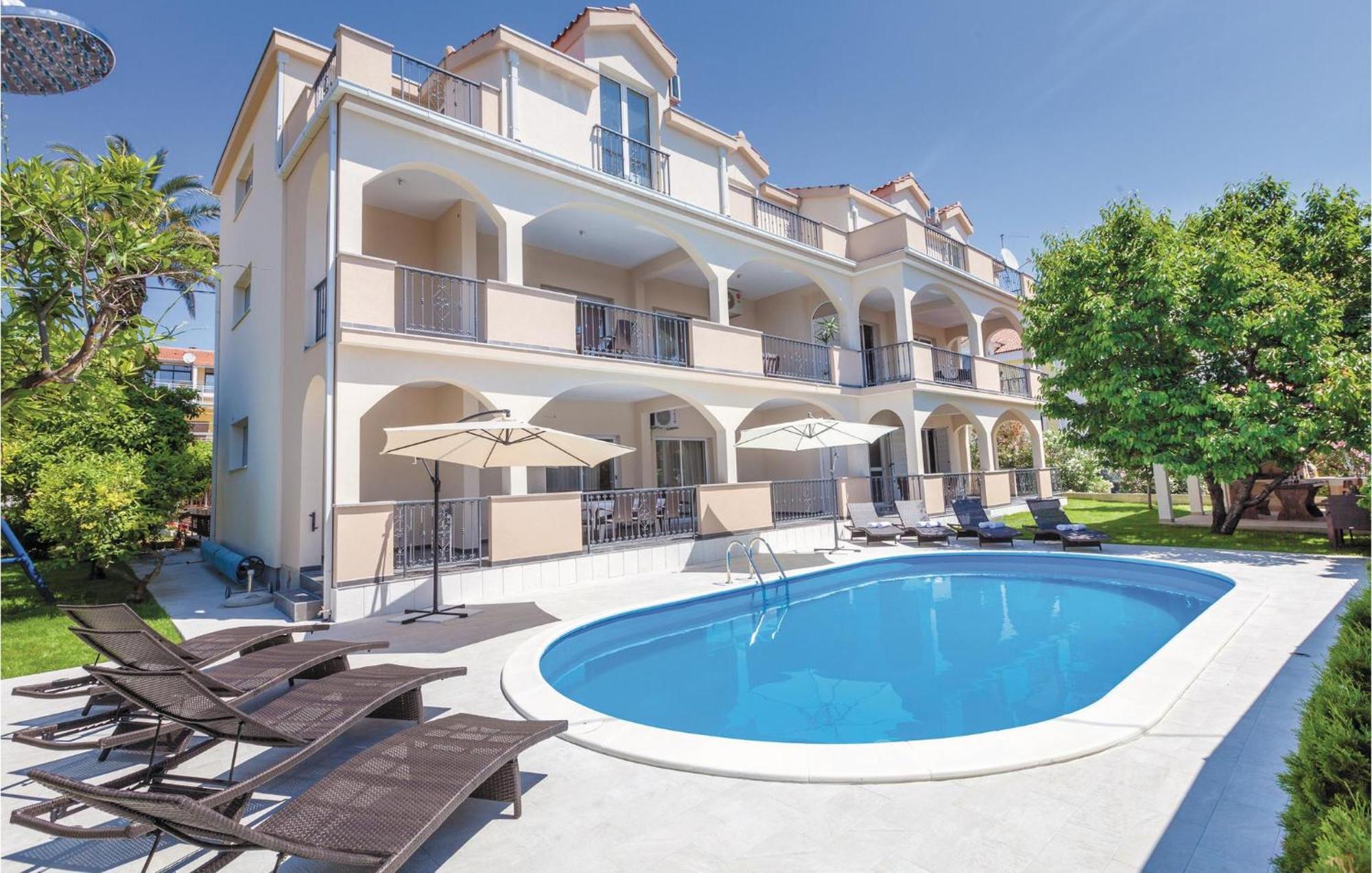 Amazing Apartment In Kastel Stafilic With Jacuzzi Kastela Bagian luar foto