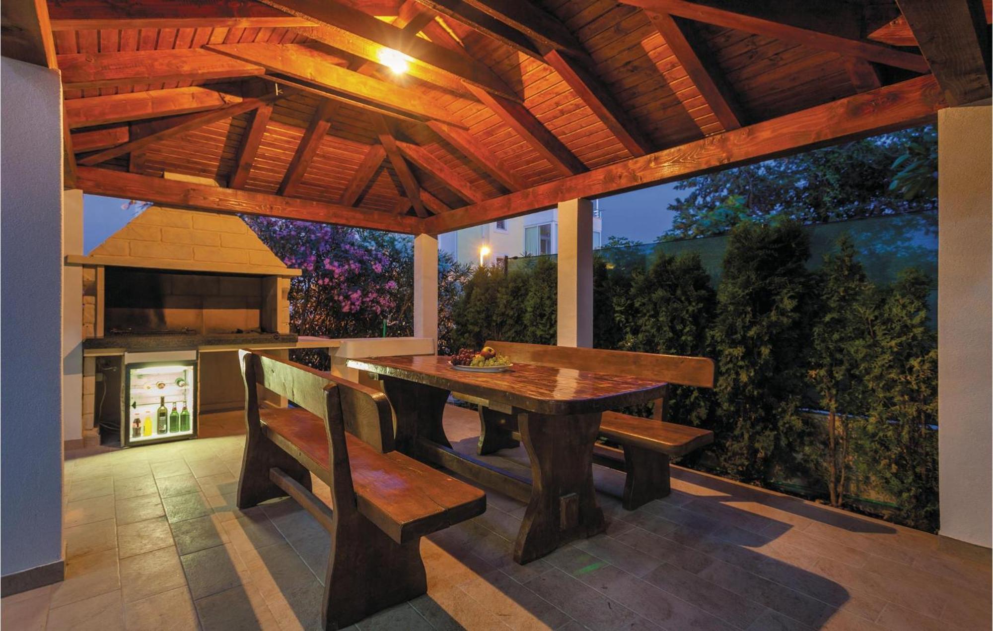 Amazing Apartment In Kastel Stafilic With Jacuzzi Kastela Bagian luar foto