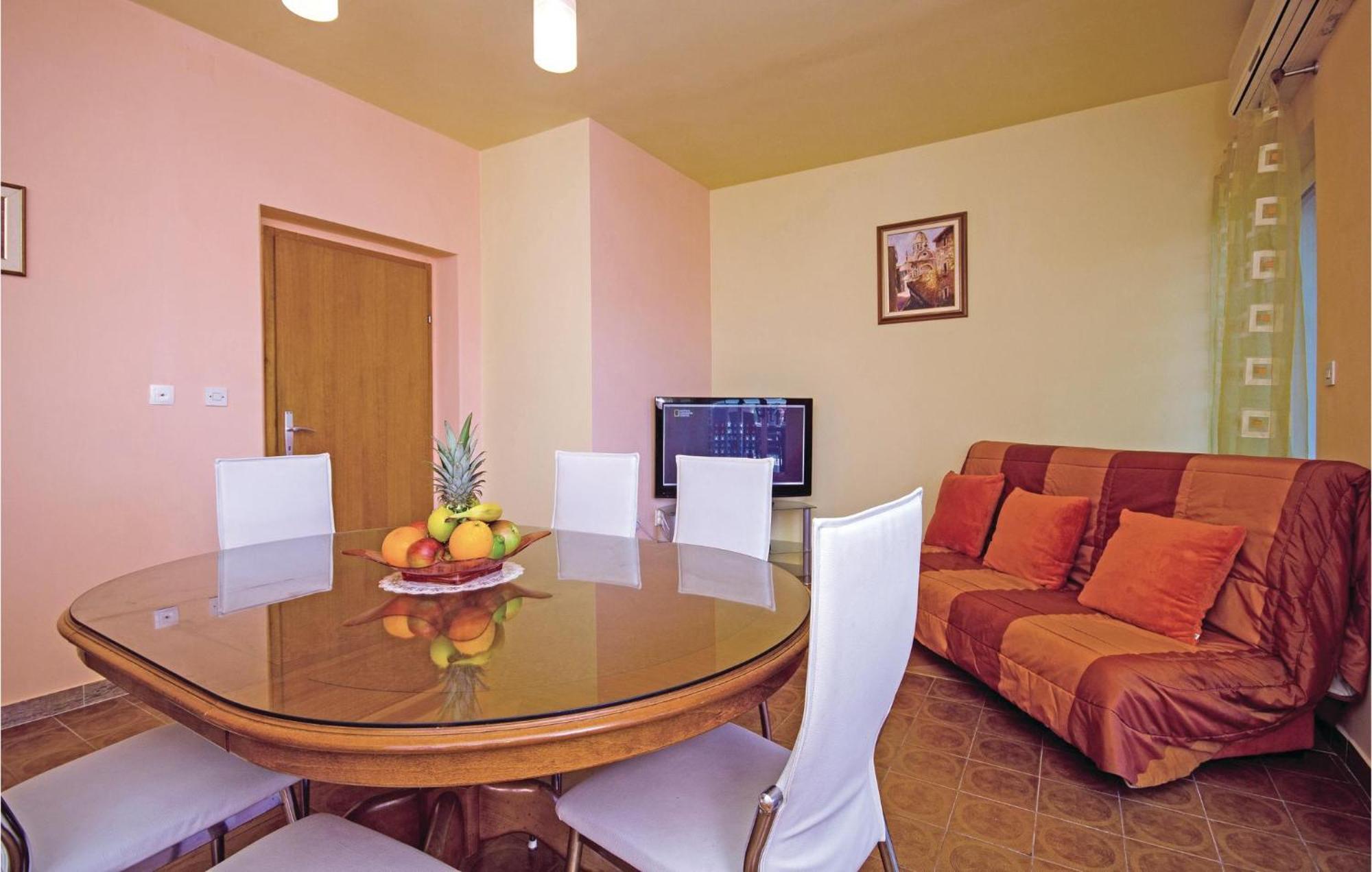 Amazing Apartment In Kastel Stafilic With Jacuzzi Kastela Bagian luar foto