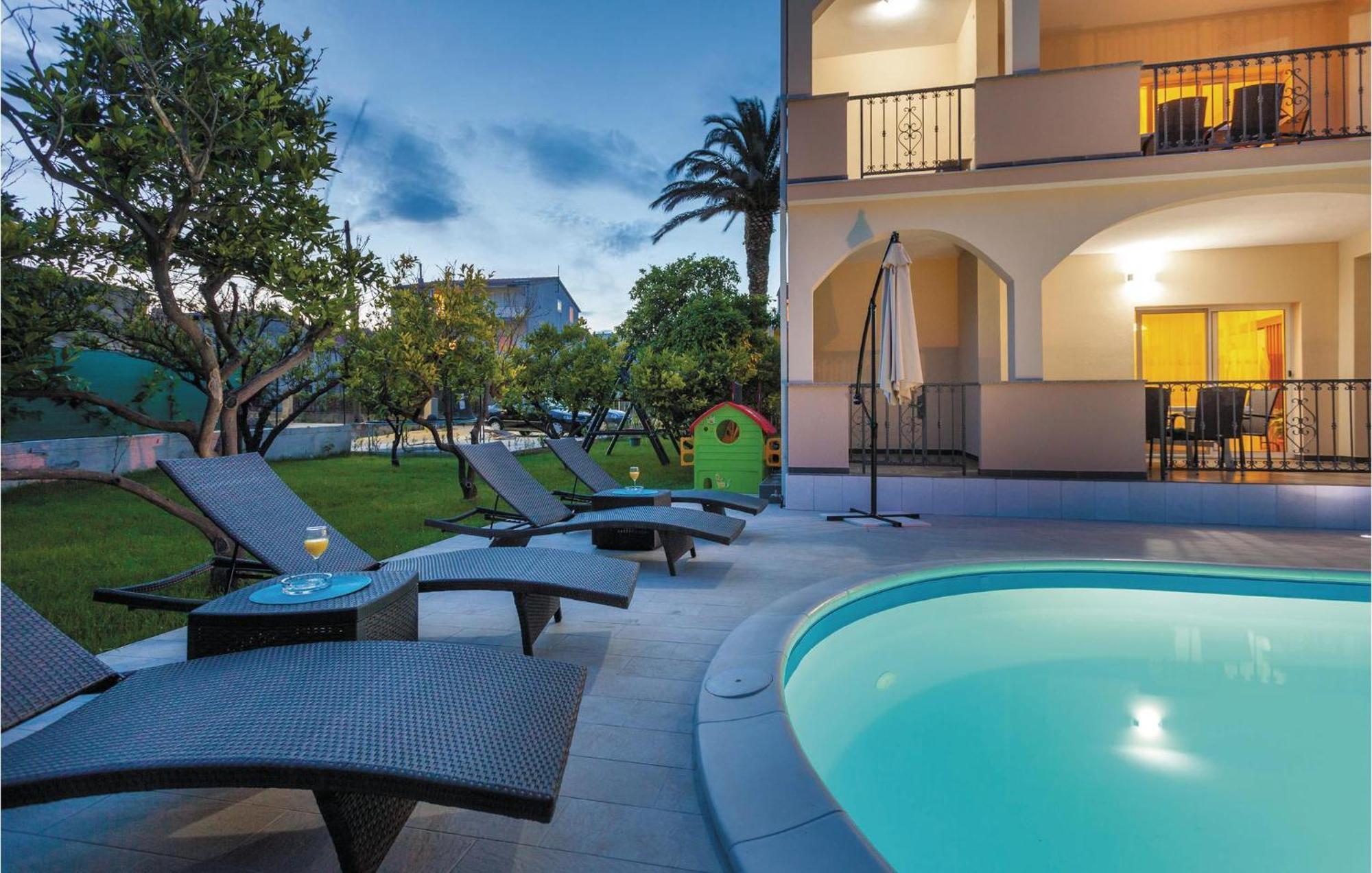 Amazing Apartment In Kastel Stafilic With Jacuzzi Kastela Bagian luar foto