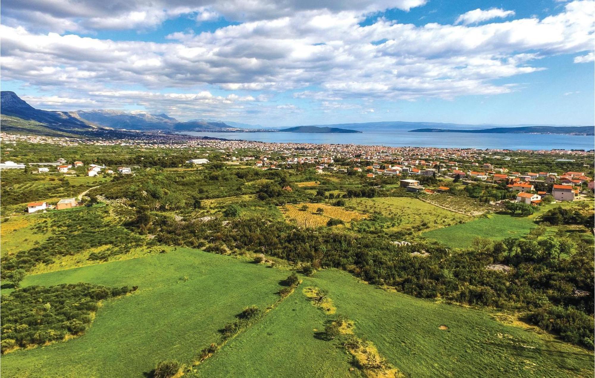 Amazing Apartment In Kastel Stafilic With Jacuzzi Kastela Bagian luar foto
