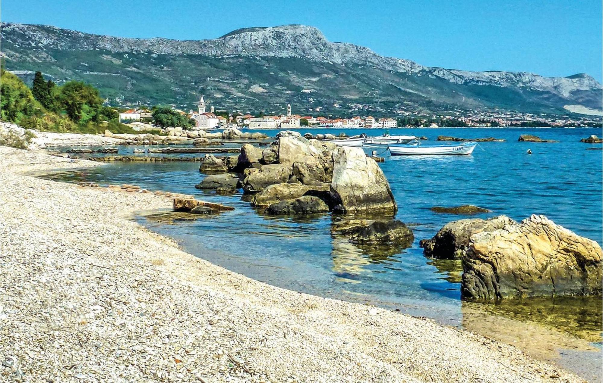 Amazing Apartment In Kastel Stafilic With Jacuzzi Kastela Bagian luar foto