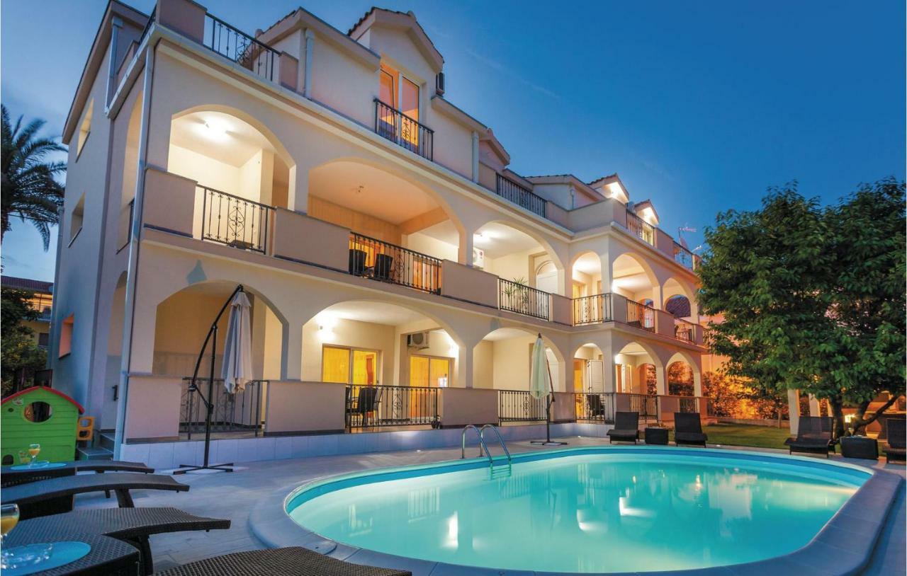 Amazing Apartment In Kastel Stafilic With Jacuzzi Kastela Bagian luar foto